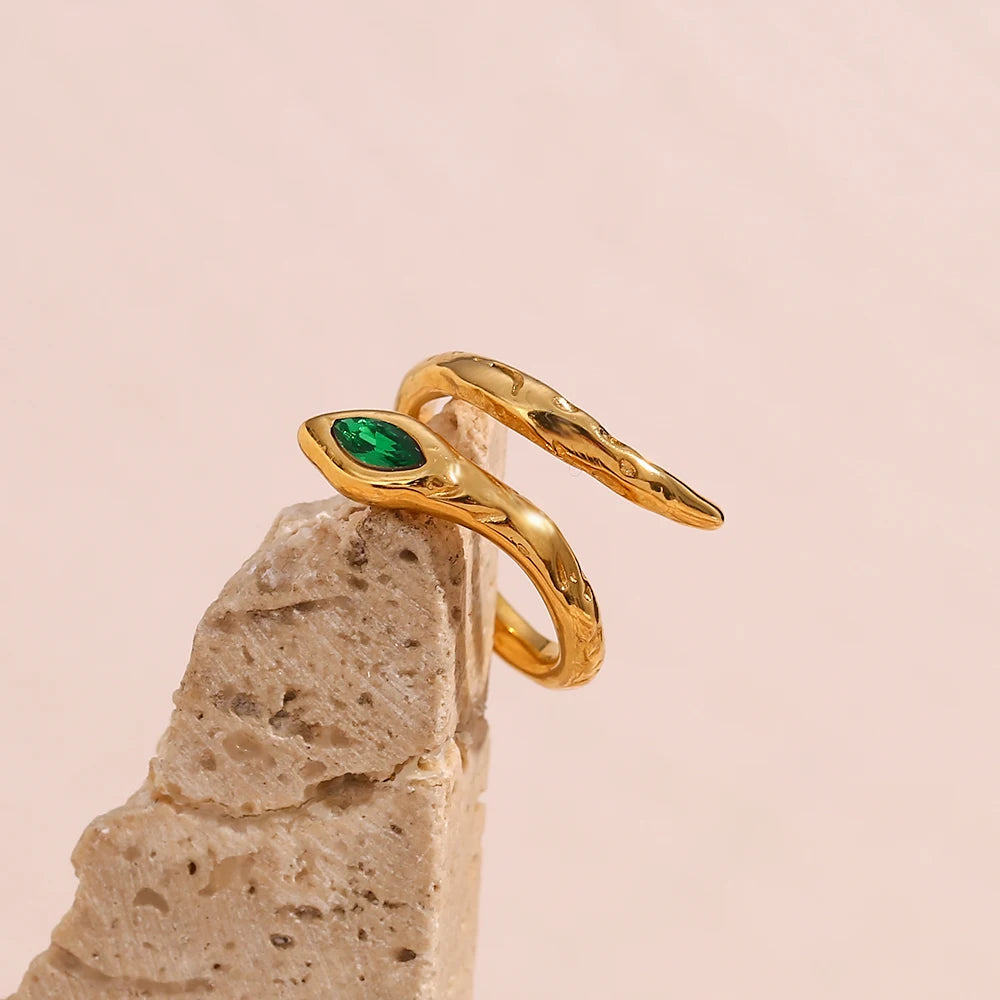 Anel Charlott Serpente de Luxo 18K com Zircônia Verde