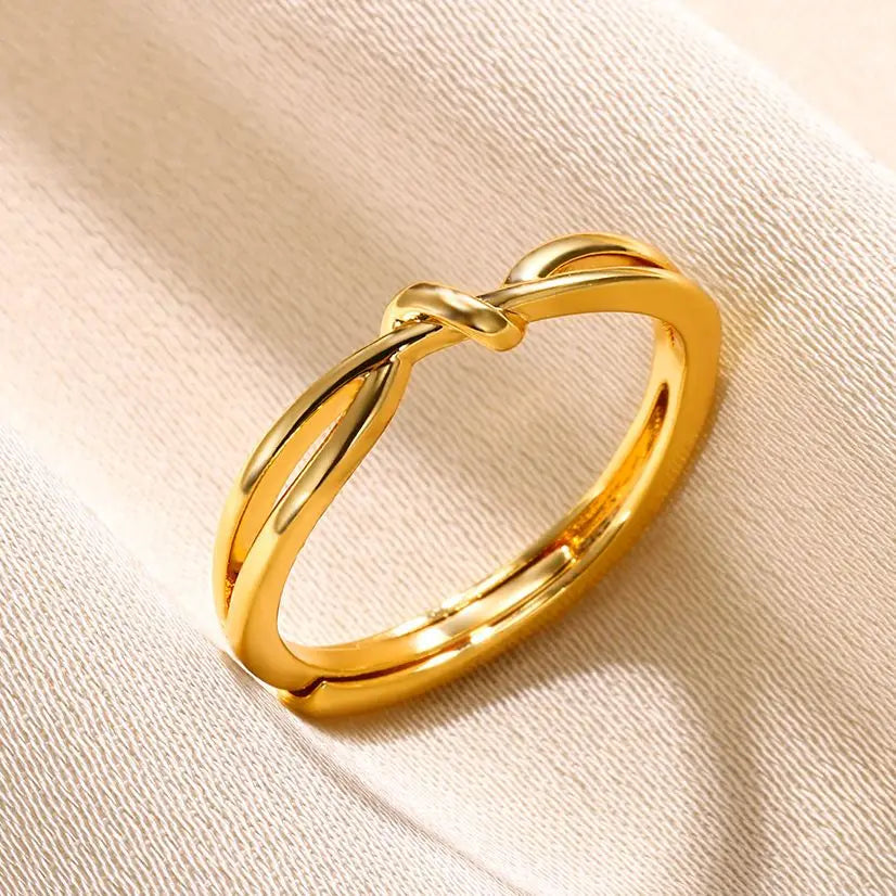 Anel de Nó Dourado Charlott - Elegância Atemporal